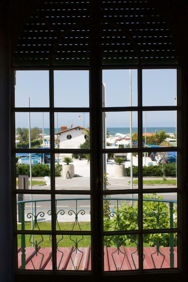 Hotel Poseidon Marina di Pietrasanta Εξωτερικό φωτογραφία
